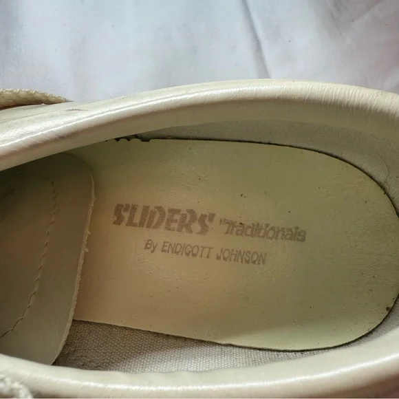 Classic Women's Bowling Shoes with Pink Accent - Picture 8 of 8